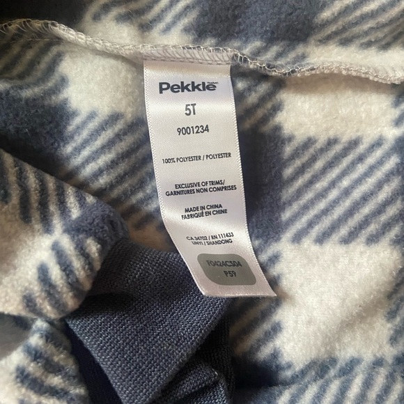 2x New Fleece Footed Sleepers Size 5T - Picture 2 of 2